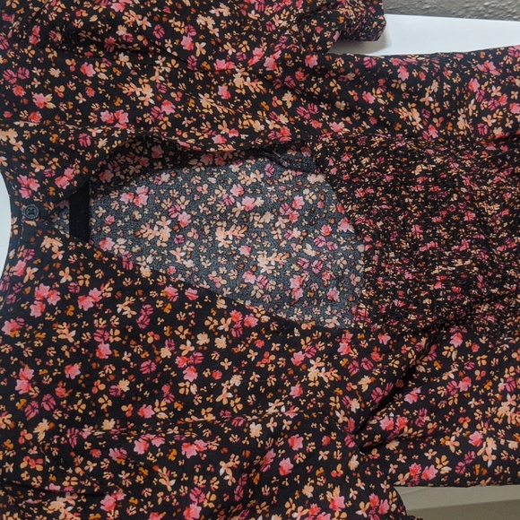 Old Navy XS Black floral dress with Cut Out back - Picture 2 of 2